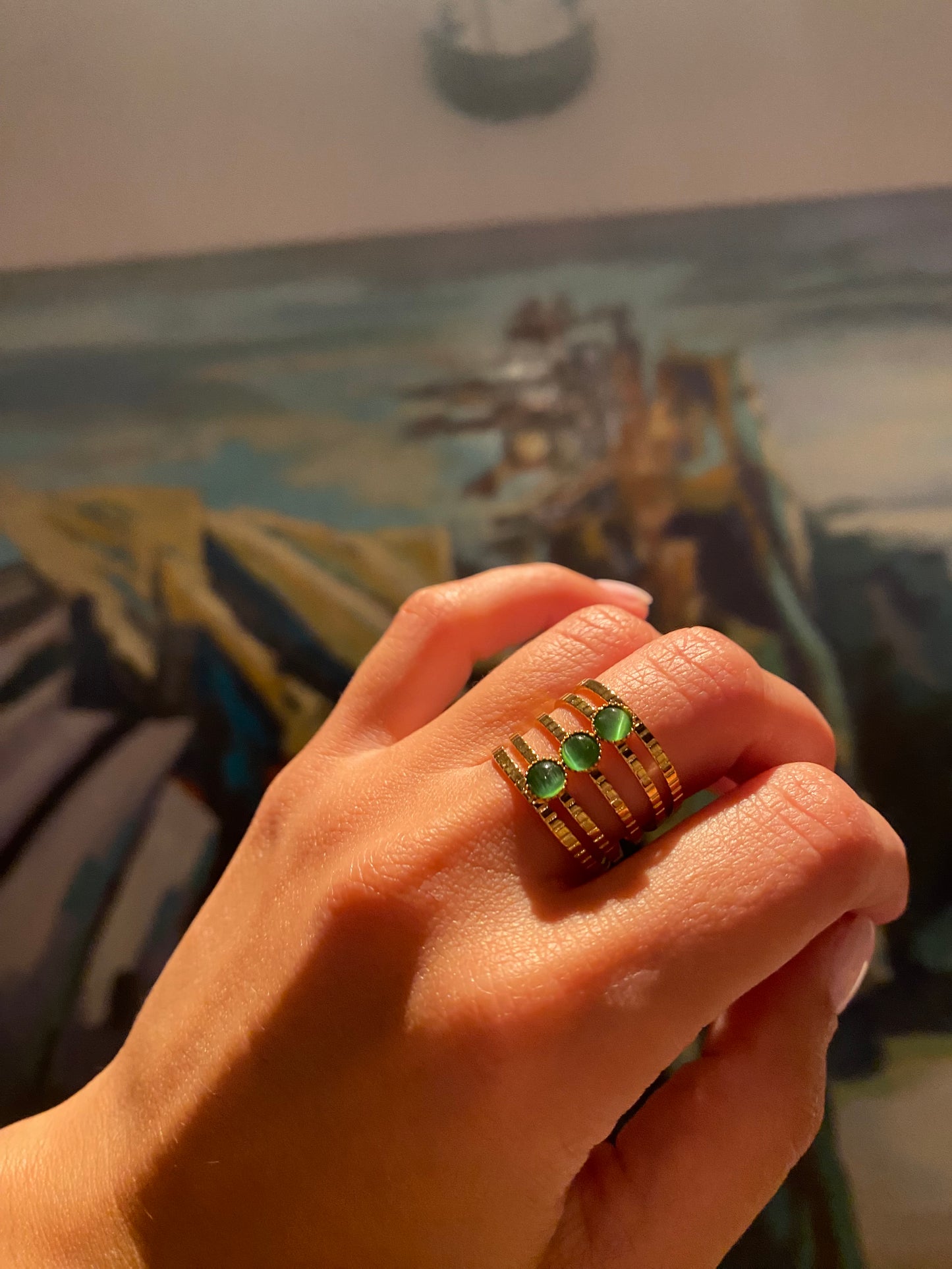 Bague Vela dorée avec perles vertes ajustable