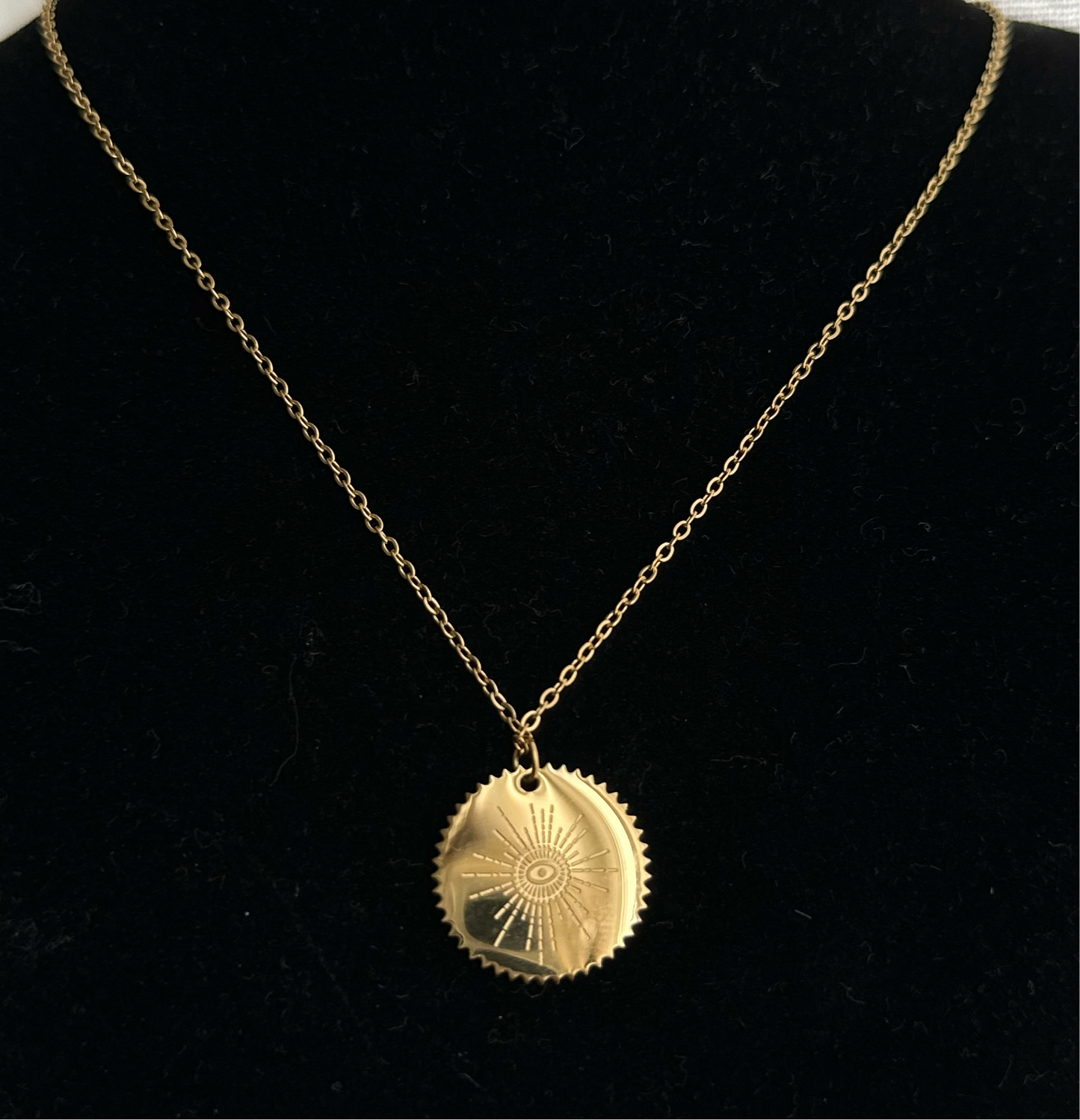 Collier Apollo médaillon soleil acier inoxydable doré