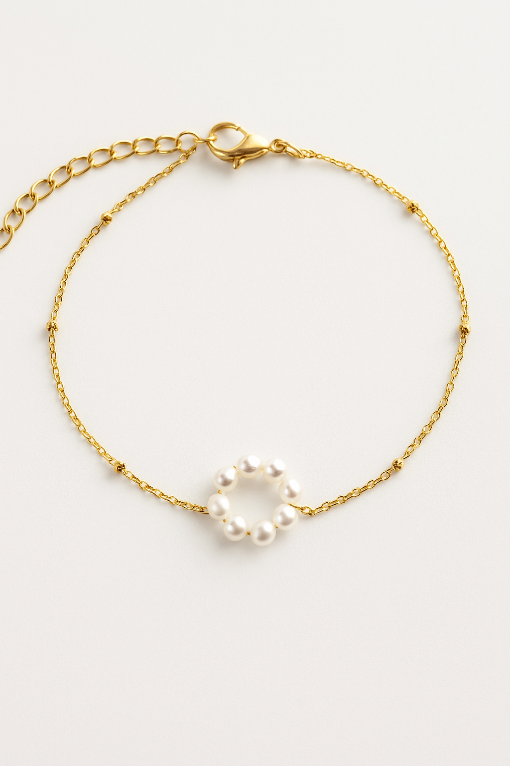 Bracelet Aura perles blanches acier inoxydable doré